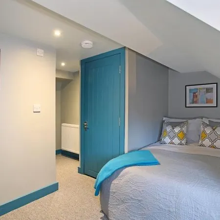 Elland Road Guest house *